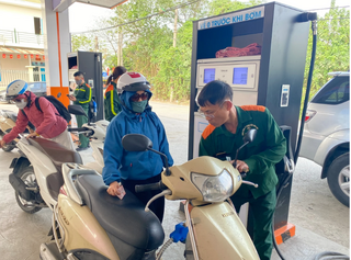 Giá xăng dầu hôm nay 5/3: Lên đỉnh, xăng dầu trong nước chiều nay tăng mạnh