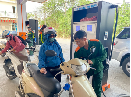 Giá xăng dầu hôm nay 5/3: Lên đỉnh, xăng dầu trong nước chiều nay tăng mạnh