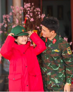 Hòa Minzy chính thức nói về chồng đại úy: 