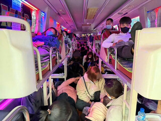 Xe khách 19 chỗ chở 60 người, bị xử phạt hơn 223 triệu đồng