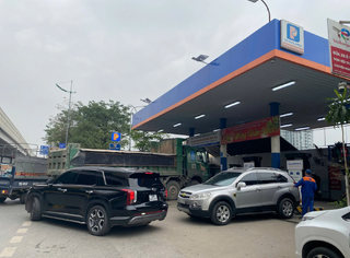 Giá xăng dầu biến động mạnh, Bộ Công Thương đề xuất doanh nghiệp cho làm việc online