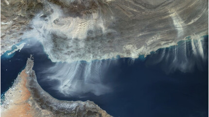 Thế giới phản ứng thế nào trước lời kêu gọi của ông Trump về eo biển Hormuz?