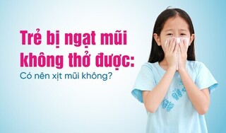 Trẻ bị ngạt mũi không thở được: Có nên xịt mũi không?