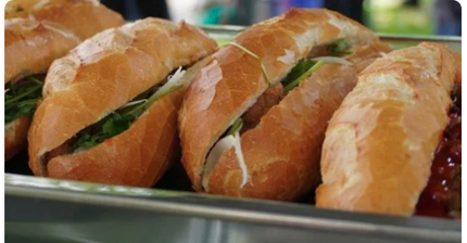 Hàng chục trường hợp nghi ngộ độc thực phẩm do ăn bánh mì ở Quảng Ngãi