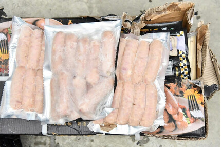 Chặn đứng hơn 5 tấn lạp xưởng '3 không' trên đường về Hà Nội