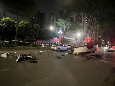 Tạm giữ hình sự lái xe Lexus gây tai nạn liên hoàn trên phố Trung Kính