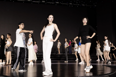 Không khí căng thẳng trước đêm Chung kết Miss World Vietnam 2025