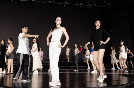 Không khí căng thẳng trước đêm Chung kết Miss World Vietnam 2025