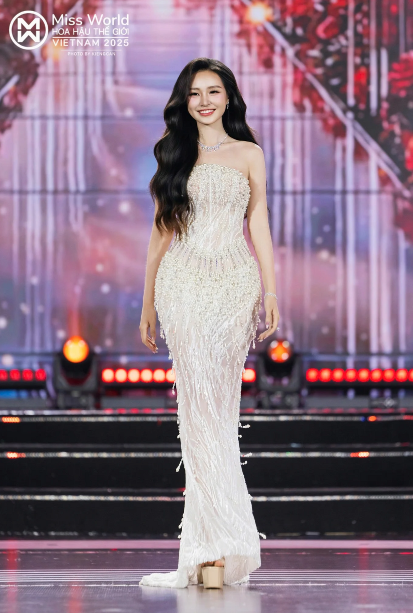 Phan Phương Oanh đăng quang Miss World Vietnam 2025