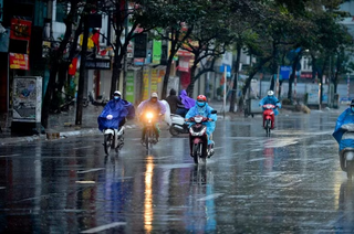 Cảnh báo mưa lớn và dông mạnh tại nội thành Hà Nội