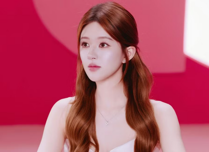 Triệu Lộ Tư lấn sân ca hát, vé concert gần 8 triệu đồng