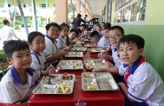 Bộ GD&ĐT yêu cầu siết chặt an toàn thực phẩm trường học