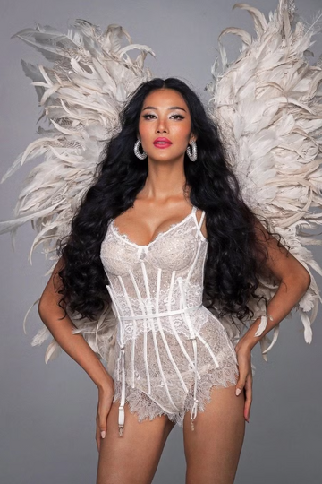 Hoàng Thùy lỡ hẹn với Victoria’s Secret