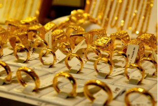Giá vàng ngày 8/4: Vàng trong nước tiếp tục giảm, vàng thế giới tăng mạnh
