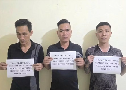 Khởi tố 3 đối tượng bắt giữ người trái pháp luật, cướp tài sản tại quán karaoke