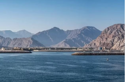 Iran tuyên bố không mở eo biển Hormuz cho tàu thuyền Mỹ và Israel