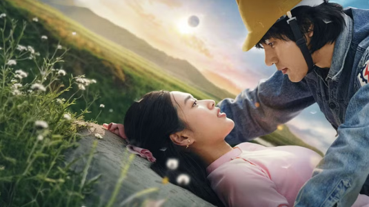 ‘Hẹn em ngày nhật thực’ cán mốc trăm tỷ, giữ vững top đầu phòng vé