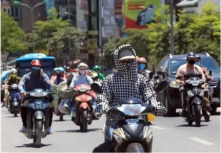 Dự báo thời tiết ngày 15/4: Trung Bộ nắng nóng gay gắt, Nam Bộ mưa về chiều tối