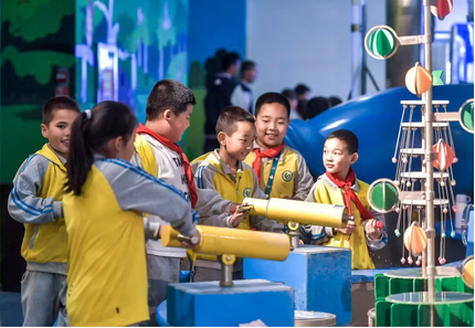 Trung Quốc lùi giờ học: Giảm áp lực cho học sinh