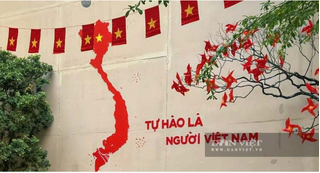 Hà Nội: Không khí 30/4 tràn ngập quán cà phê, giới trẻ rần rần tới check-in