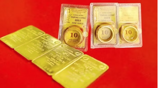 Giá vàng ngày 25/4: Vàng miếng và vàng nhẫn tiếp tục lao dốc