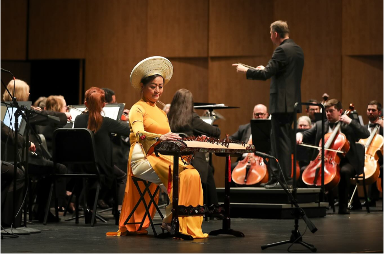 "Phù thủy" âm nhạc mang bản sắc Việt vươn tầm Grammy