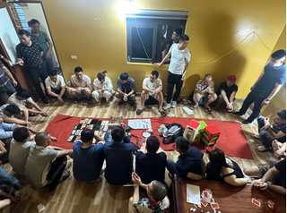 Triệt phá tụ điểm xóc đĩa quy mô lớn tại nhà riêng, thu giữ gần nửa tỷ đồng