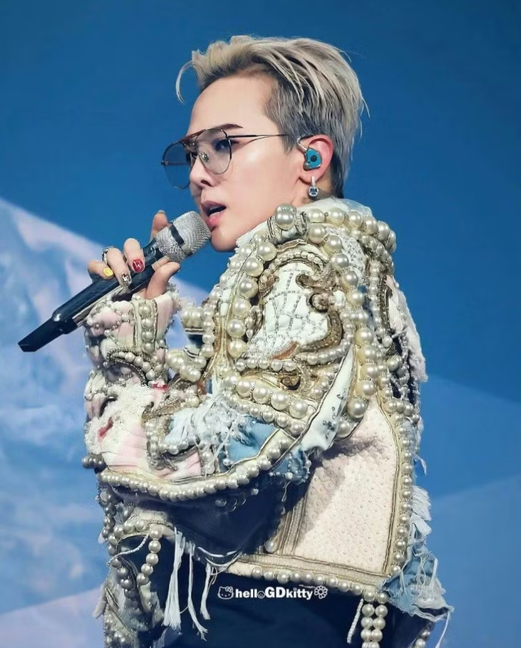 Gay cấn cuộc đua ngôi sao quyền lực giữa G-Dragon và BTS