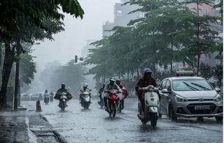 Cảnh báo dông, lốc, mưa đá, mưa lớn cục bộ tại khu vực nội thành Hà Nội