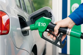 Giá xăng E10 vượt mốc 25.000 đồng/lít