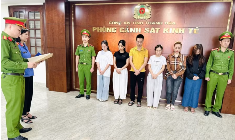 Bắt đường dây buôn bán 100.000 chai nước hoa giả các thương hiệu nổi tiếng