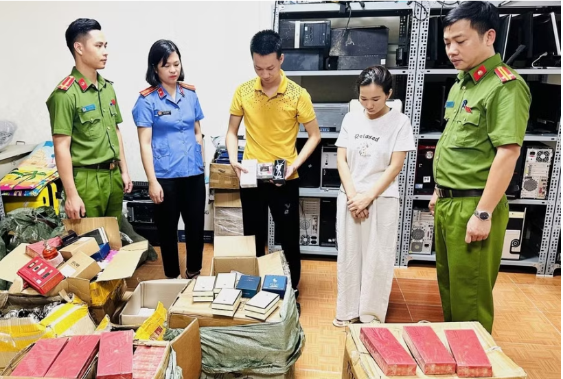 Bắt đường dây buôn bán 100.000 chai nước hoa giả các thương hiệu nổi tiếng