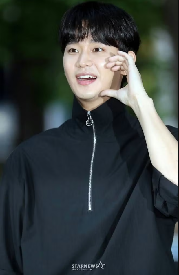 Kim Soo Hyun tái xuất, người hâm mộ phản ứng bất ngờ