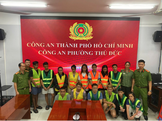 Đột kích ổ nghi lừa đảo xuyên biên giới, 18 người nước ngoài dương tính ma túy