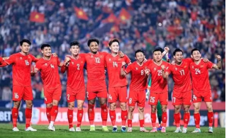 Tuyển Việt Nam vững vàng trong top 100 FIFA