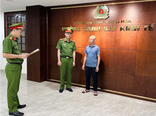 Tự sản xuất nem chua rán, gắn nhãn thực phẩm sạch của doanh nghiệp khác