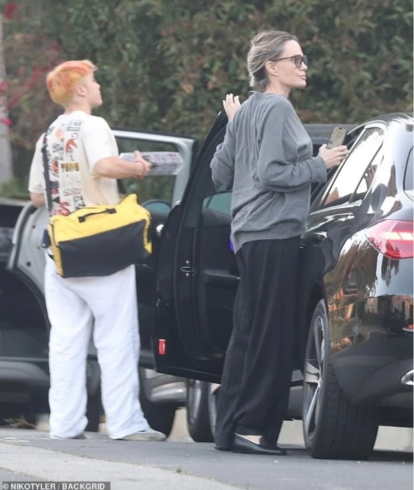 Angelina Jolie đón tuổi mới ấm áp cùng Pax Thiên