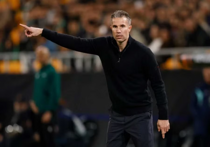HLV Robin van Persie bị đội bóng Hà Lan sa thả