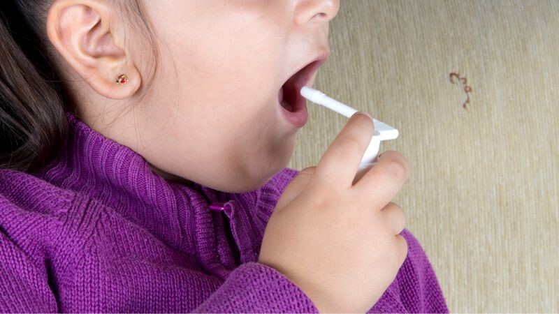Dung dịch Xịt Họng Nhất Nhất Kid hỗ trợ giảm ho do viêm amidan