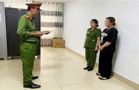 Bắt giam người mẹ trẻ tát vào mặt con ruột gây chấn thương, tử vong