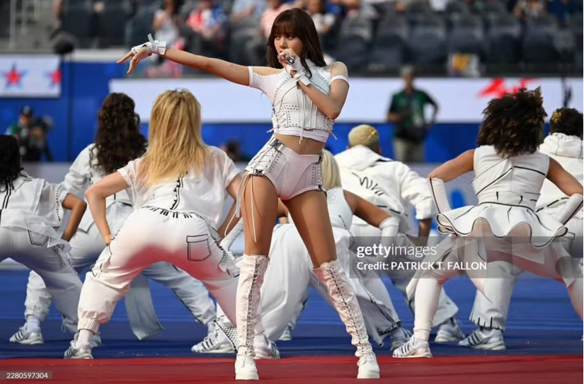 Lisa (BLACKPINK), BTS làm nên lịch sử tại World Cup 2026