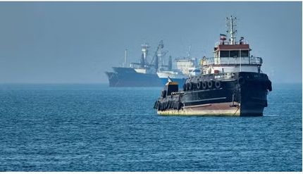 Nguy cơ ‘bão tố’ rình rập eo biển Hormuz