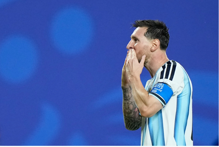 Messi rực sáng mở đầu hành trình bảo vệ ngôi vương cho Argentina