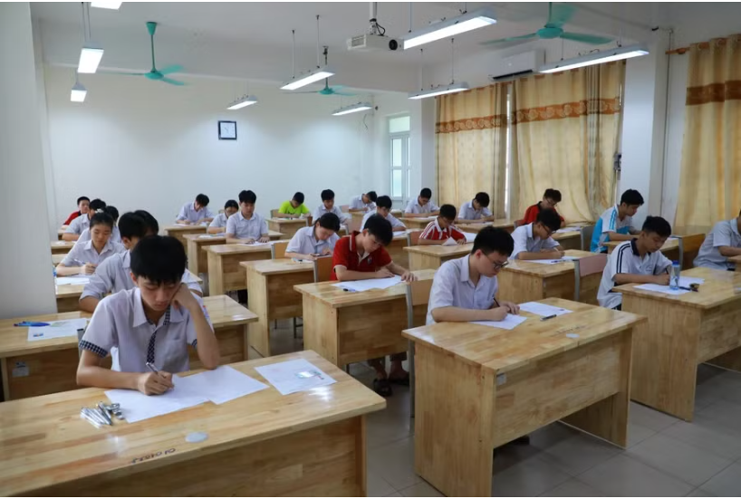 Hơn 17.000 thí sinh Quảng Ninh hoàn thành môn Ngữ văn trong Kỳ thi tuyển sinh vào lớp 10