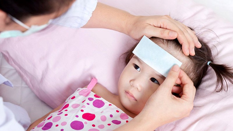Hướng dẫn cách dùng miếng dán hạ sốt Sakura: hạ nhiệt an toàn