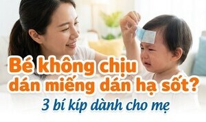 Bé không chịu dán miếng dán hạ sốt? 3 bí kíp dành cho mẹ