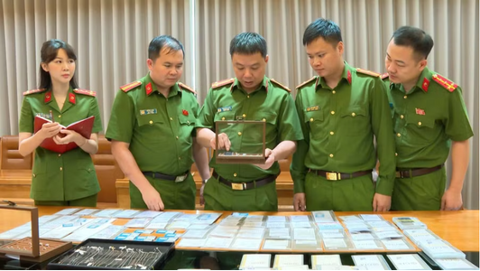 Dùng seri tiền USD làm mật mã giao dịch trong vụ buôn lậu 28.000 viên kim cương