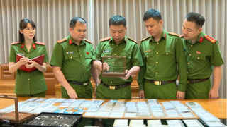 Dùng seri tiền USD làm mật mã giao dịch trong vụ buôn lậu 28.000 viên kim cương