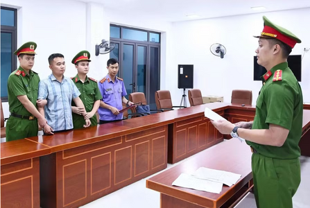 Công an có lệnh giữ khẩn cấp thầy giáo liên quan điểm thi Toán cao bất thường