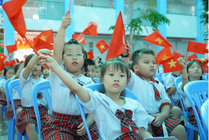 TPHCM miễn phí sách giáo khoa theo lộ trình, học sinh đều được bảo đảm chỗ học